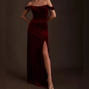 Jenny Yoo Issa Off-Shoulder Stretch Velvet Column Gown